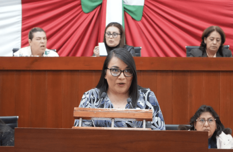 Propone Laura Yamili Flores inscribir el nombre de Tecuelhuetzin Xicohténcatl con letras doradas en el Congreso
